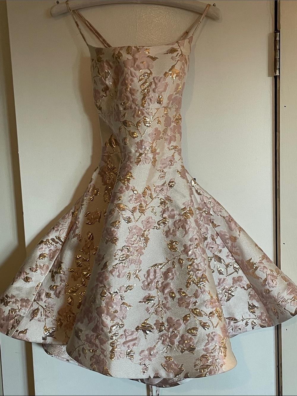 B Darlin Metallic Gold Floral Lace-Up A-Line Dress NWT Sz 7/8
